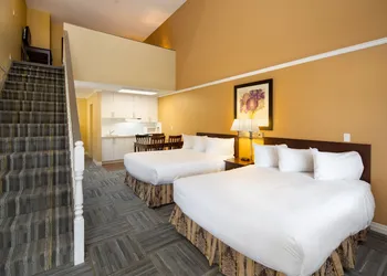 Econo Lodge Inn & Suites hotel thumbnail 7