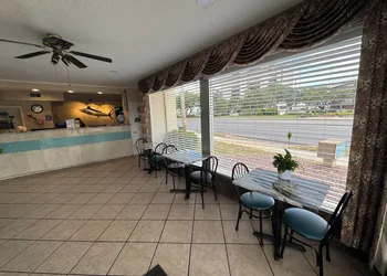 Hole Inn the Wall Hotel - Fort Walton Beach - Sunset Plaza - nearby Beaches & Hurlburt hotel thumbnail 2