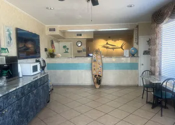 Hole Inn the Wall Hotel - Fort Walton Beach - Sunset Plaza - nearby Beaches & Hurlburt hotel thumbnail 3