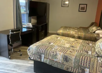 Whispering Pines Motel hotel thumbnail 8