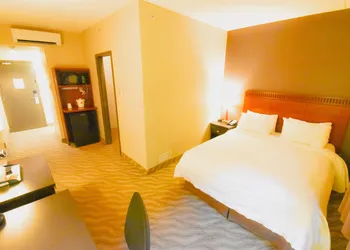 Canad Inns Destination Centre Garden City hotel thumbnail 7