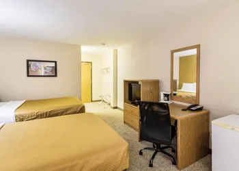 Econo Lodge Valley City hotel thumbnail 6