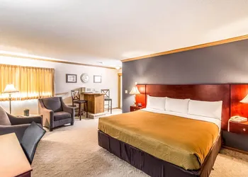 Econo Lodge Valley City hotel thumbnail 7