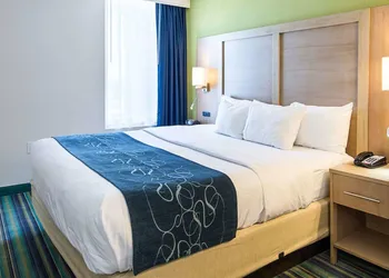 Comfort Suites Beachfront hotel thumbnail 5