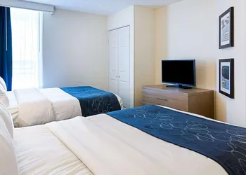 Comfort Suites Beachfront hotel thumbnail 8