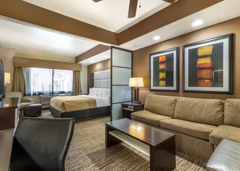 Best Western Plus Lackland Hotel & Suites hotel thumbnail 5