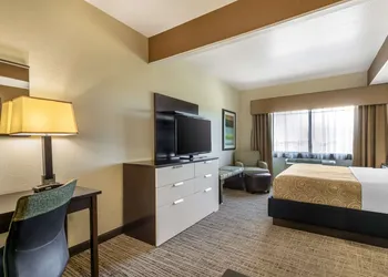 Best Western Plus Lackland Hotel & Suites hotel thumbnail 6