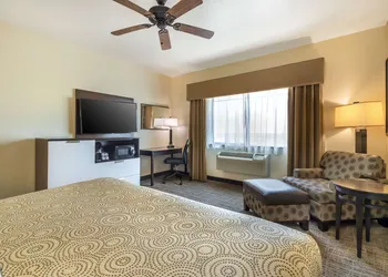 Best Western Plus Lackland Hotel & Suites hotel thumbnail 8