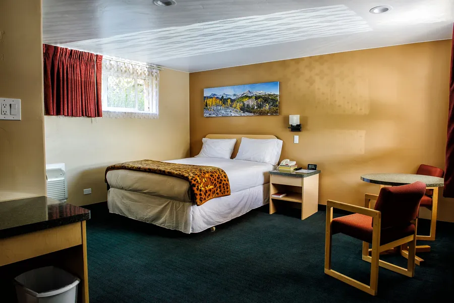 Glenwood Springs Inn hotel detail image 6