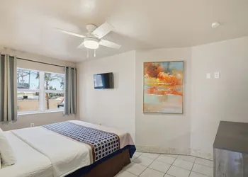 La Terrace Oceanfront hotel thumbnail 2