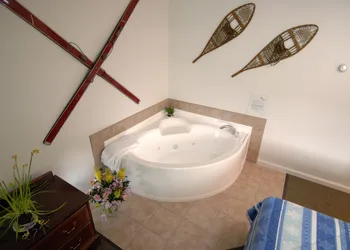 Colonial Motel hotel thumbnail 7