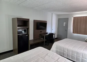 Home-Towne Lodge hotel thumbnail 8