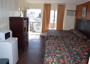 Dry Dock Motel hotel thumbnail 2