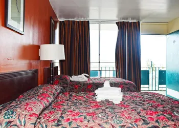 Skyview Manor Motel hotel thumbnail 4