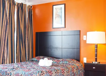 Skyview Manor Motel hotel thumbnail 7