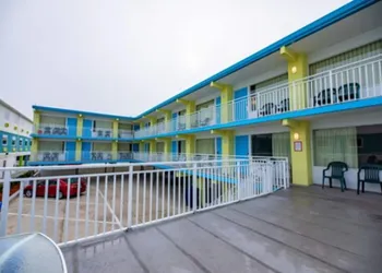 Tropicana Motel hotel thumbnail 4