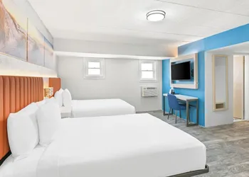 Tropicana Motel hotel thumbnail 5