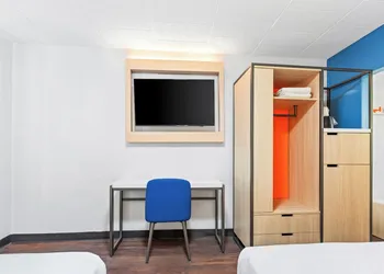 Tropicana Motel hotel thumbnail 6
