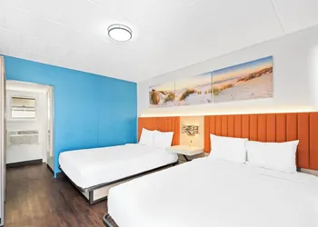 Tropicana Motel hotel thumbnail 7