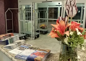 Wingate by Wyndham Elkins hotel thumbnail 2