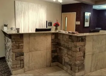 Wingate by Wyndham Elkins hotel thumbnail 7