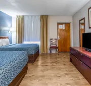 Econo Lodge Inn & Suites On The River hotel detail image 7