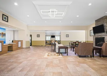 La Quinta Inn & Suites by Wyndham Stonington-Mystic Area hotel thumbnail 3