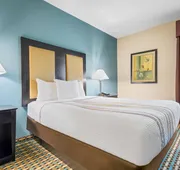 La Quinta Inn & Suites by Wyndham Stonington-Mystic Area hotel detail image 4