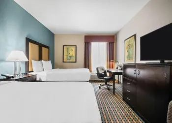 La Quinta Inn & Suites by Wyndham Stonington-Mystic Area hotel thumbnail 6