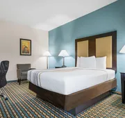 La Quinta Inn & Suites by Wyndham Stonington-Mystic Area hotel detail image 7