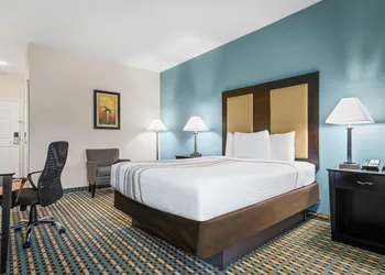 La Quinta Inn & Suites by Wyndham Stonington-Mystic Area hotel thumbnail 7