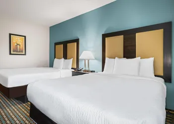 La Quinta Inn & Suites by Wyndham Stonington-Mystic Area hotel thumbnail 8