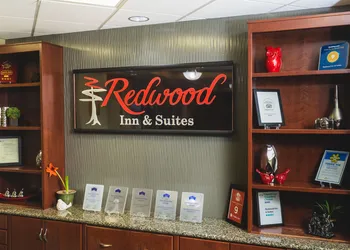 Redwood Inn & Suites - Grande Prairie hotel thumbnail 3