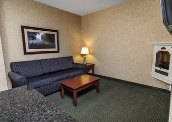 Redwood Inn & Suites - Grande Prairie hotel thumbnail 5
