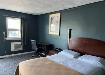 East Court Motel hotel thumbnail 2