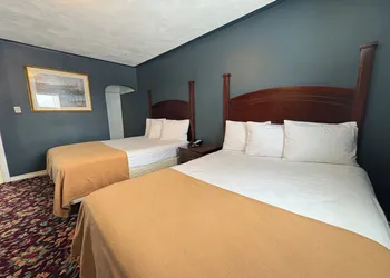 East Court Motel hotel thumbnail 4