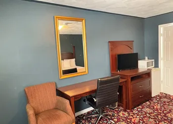 East Court Motel hotel thumbnail 5