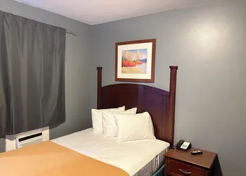 East Court Motel hotel thumbnail 6