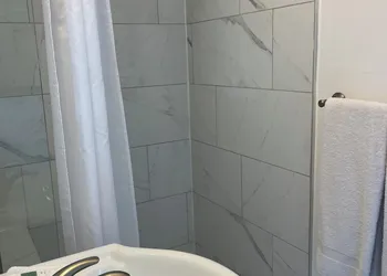 East Court Motel hotel thumbnail 7