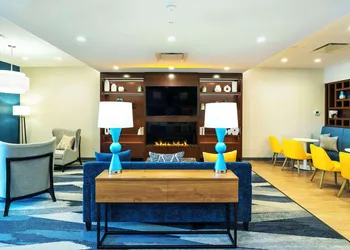 Comfort Suites Kelowna hotel thumbnail 3