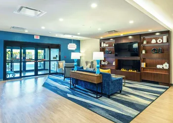 Comfort Suites Kelowna hotel thumbnail 4