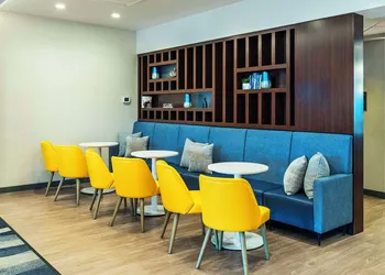 Comfort Suites Kelowna hotel thumbnail 5