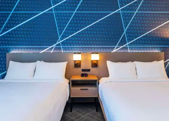 Comfort Suites Kelowna hotel thumbnail 8