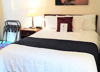 Cedar Motor Inn hotel thumbnail 4