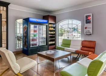 Quality Inn & Suites at The Outlets Mercedes/Weslaco hotel thumbnail 4