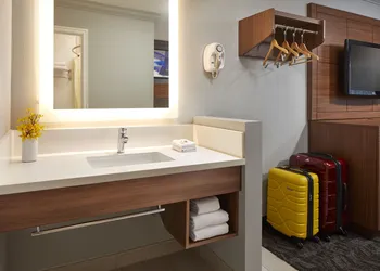 Studio Inn and Suites at Promenade Downey hotel thumbnail 8