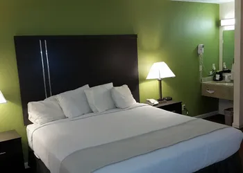 Mountain Valley Inn Dillard hotel thumbnail 6