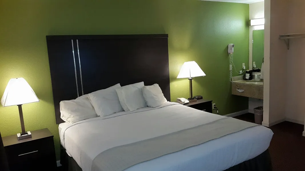 Mountain Valley Inn Dillard hotel detail image 6