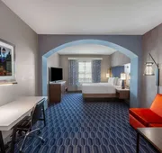 La Quinta Inn & Suites by Wyndham Houston Channelview hotel detail image 5