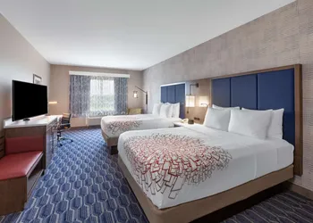 La Quinta Inn & Suites by Wyndham Houston Channelview hotel thumbnail 6